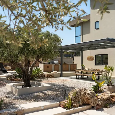 Carpos Villa *